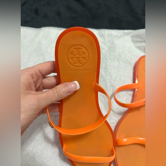 Tory Burch  Women's orange jelly sandals - Picture 6 of 10